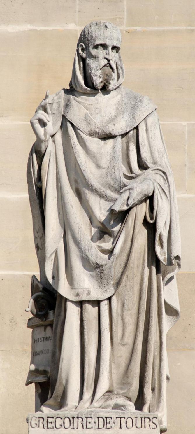 Gregory of tours cour napoleon louvre 11