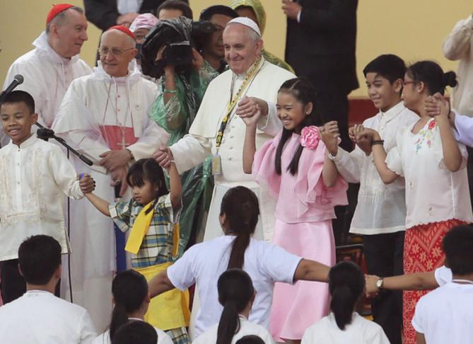 Le pape apprend aux jeunes philippins a pleurer article popin