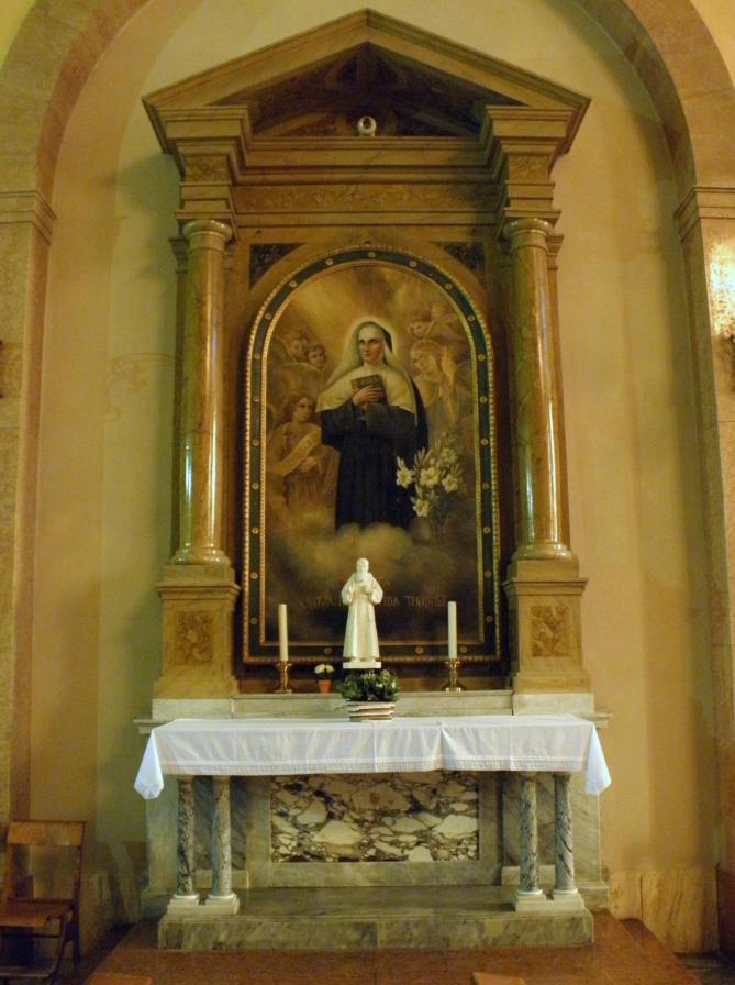Santa maria degli angeli interno altare santa giovanna antida thouret adria italy